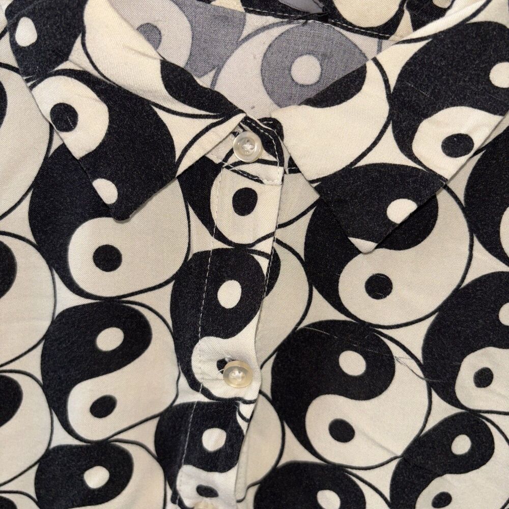Forever 21 Shirt Women M Crop Top Skater Emo Ying Yang Button Up Short Sleeve - Picture 4 of 8